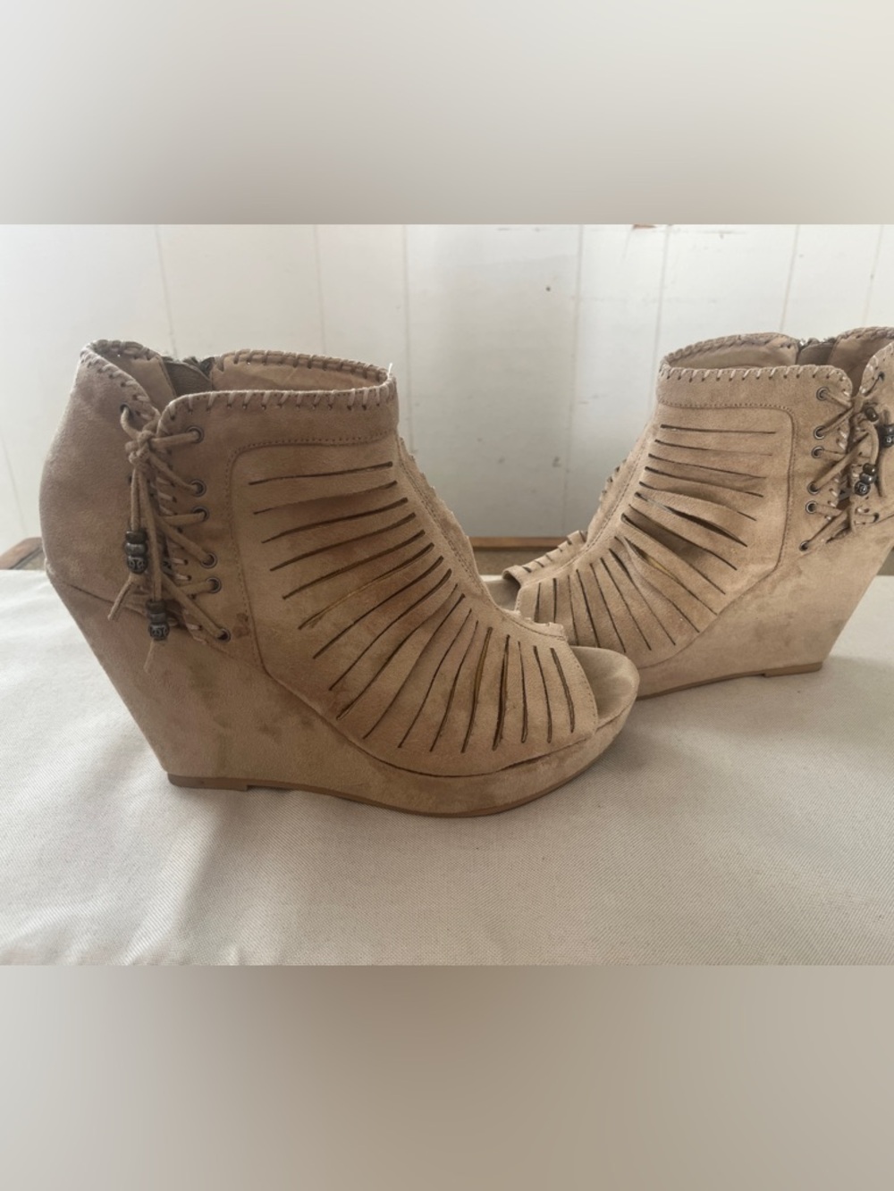 Not Rated Women's Beige
Strappy Wedge Sandals Size
10 Suede /Leather